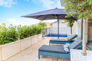 Uma varanda ou terraço em Lustica Bay Vacation Homes