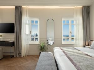 Postel nebo postele na pokoji v ubytování Riviera Suites