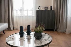 Postel nebo postele na pokoji v ubytování Riviera Suites