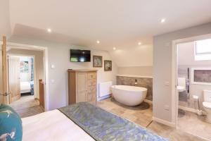 Phòng tắm tại Lord Galloway 38 with Hot Tub +28 ảnh
