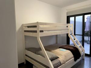 Ένα ή περισσότερα κρεβάτια σε δωμάτιο στο Modern Apartment with pool area