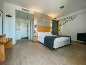 Posteľ alebo postele v izbe v ubytovaní Hotel EH Piedra Y Luz