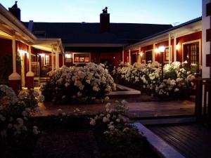 a building with white flowers in front of it at Beaufort Manor Country Lodge in Beaufort West