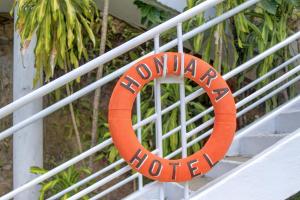 Honiara Hotel的证书、奖牌、标识或其他文件