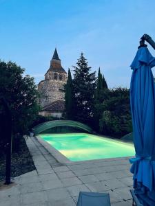 Bazén v ubytovaní Magnifique maison avec piscine au calme du Gers alebo v jeho blízkosti