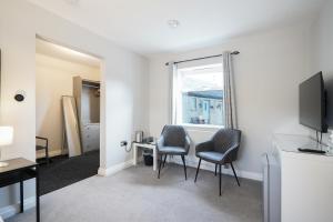 a room with two chairs and a desk and a window at Cheshire Mews in Castleton