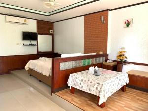 TV a/nebo společenská místnost v ubytování Suanpai Resort Sattahip
