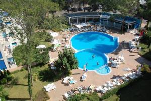 The swimming pool at or close to Bratanov Excelsior Apartment Még 12 kép