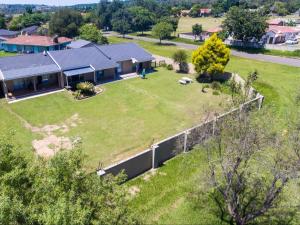 an aerial view of a house with a yard at NN Jacaranda Guesthouse in Newcastle