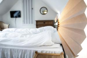 Letto o letti in una camera di Hotel Aahøj