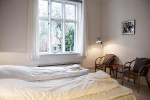 Letto o letti in una camera di Hotel Aahøj