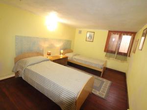 a small room with two beds and a table with lamps at 4-room apartment Tanca Manna, only 300 meters from the beach in Cannigione