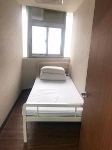 Katil atau katil-katil dalam bilik di Hey Bear Capsule Hotel