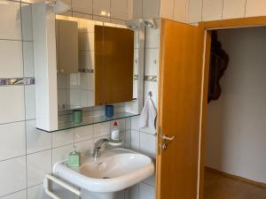 Koupelna v ubytování Apartment Q im Zentrum von Königsbronn Monteurzimmer + 29 fotografií