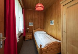 Postel nebo postele na pokoji v ubytování Wohnung "Jungfrau", Endweghüsli