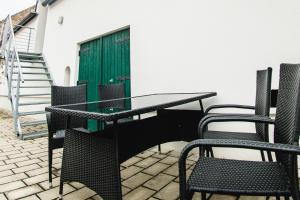 Rõdu või terrass majutusasutuses Weingut Guttmann - Apartment Schwalbennester