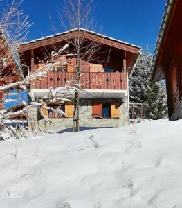 a house is being built in the snow at Chalet de 4 chambres a Valmeinier a 500 m des pistes avec piscine partagee sauna et balcon in Valmeinier
