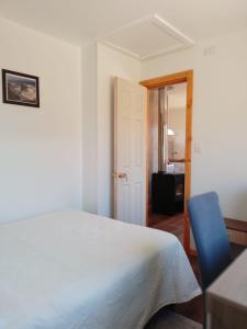 TV a/nebo společenská místnost v ubytování Cabañas Kápenken, #2