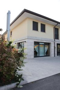 a building with a lot of windows at Hotel Ristorante Klaus in Porto Tolle