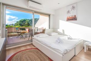 Un pat sau paturi într-o cameră la Appartement Nicilia - Welkeys +4 fotografii