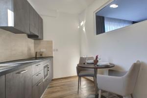 Kuchyň nebo kuchyňský kout v ubytování Seaview Stays