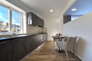 Kuchyň nebo kuchyňský kout v ubytování Seaview Stays