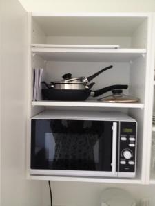 a microwave oven with a pot on top of it at 12 Torvegade. 1 door 4. (id.154) in Esbjerg