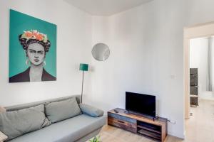 TV a/nebo společenská místnost v ubytování Charming flat near the centre of Toulon - Welkeys