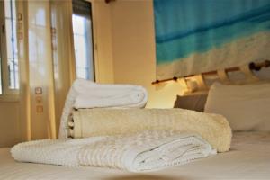 Ένα ή περισσότερα κρεβάτια σε δωμάτιο στο Parque Playa, in the heart of La Cala de Mijas.