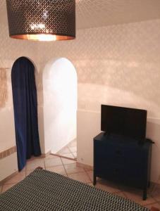 Μια τηλεόραση ή/και κέντρο ψυχαγωγίας στο Appartement indépendant, Hyper-centre pittoresque