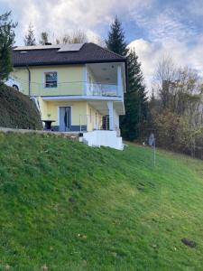 a house sitting on top of a grassy hill at Haus am Fuße des Semmerings in Schottwien