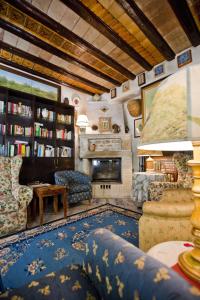 a living room with a couch and a fireplace at Hotel Elimo in Erice