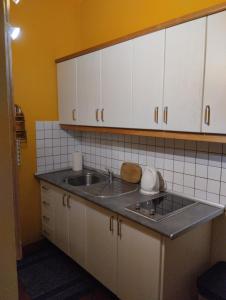 a kitchen with a sink and white cabinets at Apartamento 3 en Casa Rosamar in Puerto de la Cruz