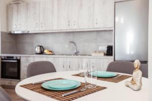 Kuchyň nebo kuchyňský kout v ubytování Whitelist Maisonette I and II in Mykonos Town