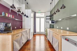 Kuchyň nebo kuchyňský kout v ubytování Appartement Gambetta - Atypique - Rue Calme - Quartier dynamique + 8 fotografií