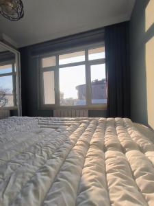 a large bed in a room with windows at OFİSADA in Sakarya