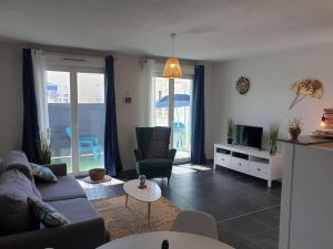 TV a/nebo společenská místnost v ubytování Cosy Opal - T3 - Terrasse & Stationnement gratuit