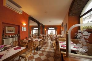 a restaurant with tables and chairs in a room at Locanda Sant'Antonio de foris in Bergamo