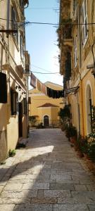 an alley with a clothes line hanging between two buildings at ''Dei Vecchi'' apartment in Kerkyra in Corfu