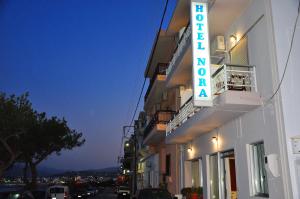 Budova, kde se hotel nachází + 37 fotografií
