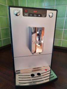 Příslušenství pro přípravu čaje a kávy v ubytování Alpenflair Ferienwohnungen Whg 301 + 15 fotografií