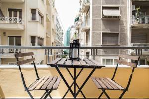 Uma varanda ou terraço em Athena's Nest- *best Location* A/C +HEAT!