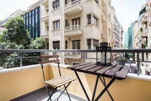 Uma varanda ou terraço em Athena's Nest- *best Location* A/C +HEAT!