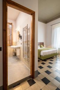 A bed or beds in a room at Hotel Villa Maya