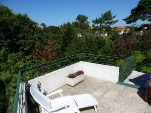 Appartement Ranavalo Pays Basque的阳台或露台