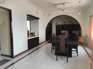 a dining room with a table and chairs at Kapsstone HOMESTAY- Apartments &Rooms near APOLLO &SHANKARA NETHRALAYA HOSPITALS -Greams Road in Chennai