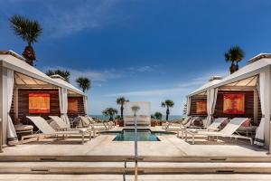 Πισίνα στο ή κοντά στο AAA 4 Diamond SanLuis Resort Beachfront Penthouse