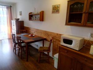 Kuchyňa alebo kuchynka v ubytovaní SKI&SUN - Apartmán B11 + 9 fotografií