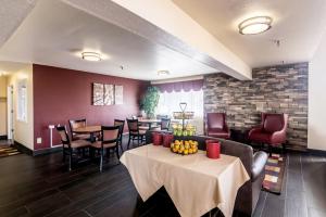 a restaurant with a table with fruit on it at Red Roof Inn Wichita Falls in Wichita Falls