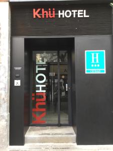 Ein Zertifikat, Auszeichnung, Logo oder anderes Dokument, das in der Unterkunft Khu Hotel ausgestellt ist